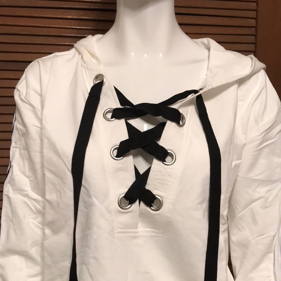 🆕 Essue Striped Hoodie - Picture 2 of 7